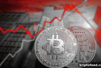 Bitcoin Loses $1B Weekly as XRP and SOL Rise Amid Market Panic
